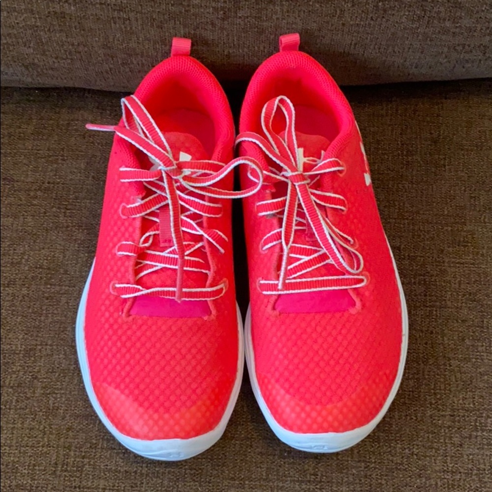 Under Armor girls shoe - size 10.5